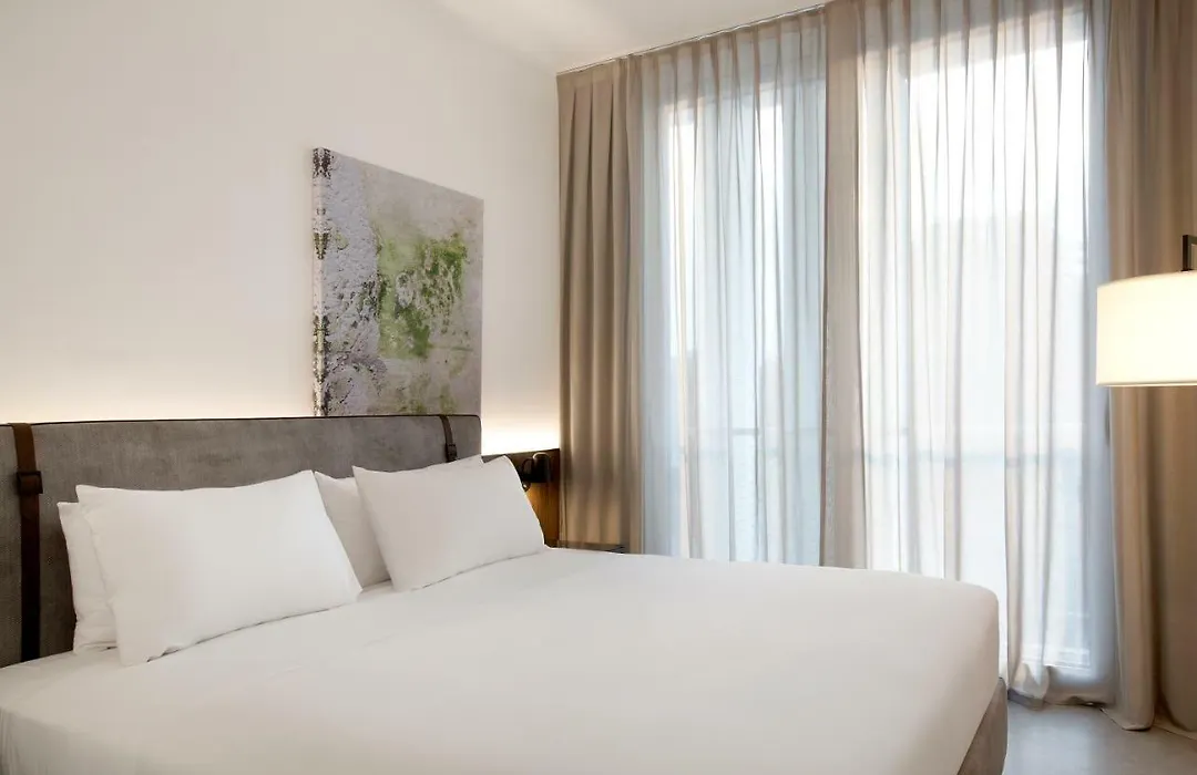 J Hotel-1
