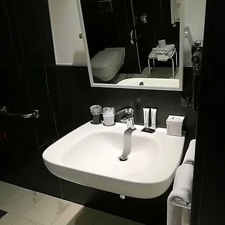 J Hotel-2